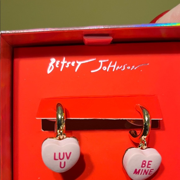 NIB Betsey Johnson Pink Heart Message Earrings - Picture 4 of 6